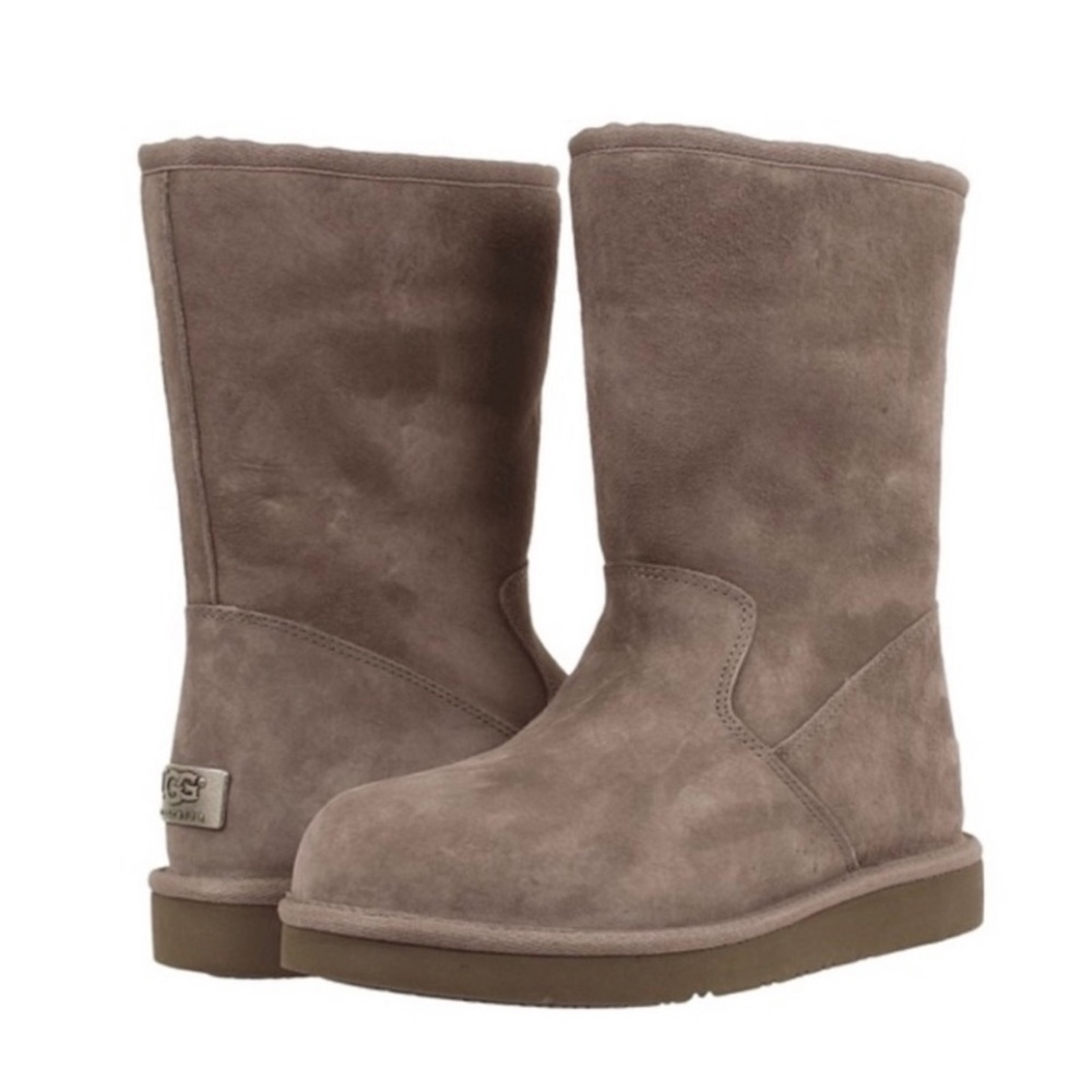 UGG Australia Classic Pierce Boots with Zipper in Gray